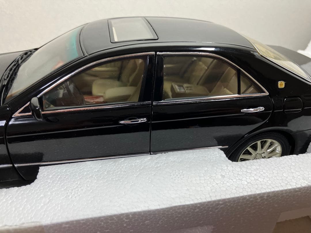 パウディモデル　1/18 トヨタクラウン　(中国仕様) ブラック