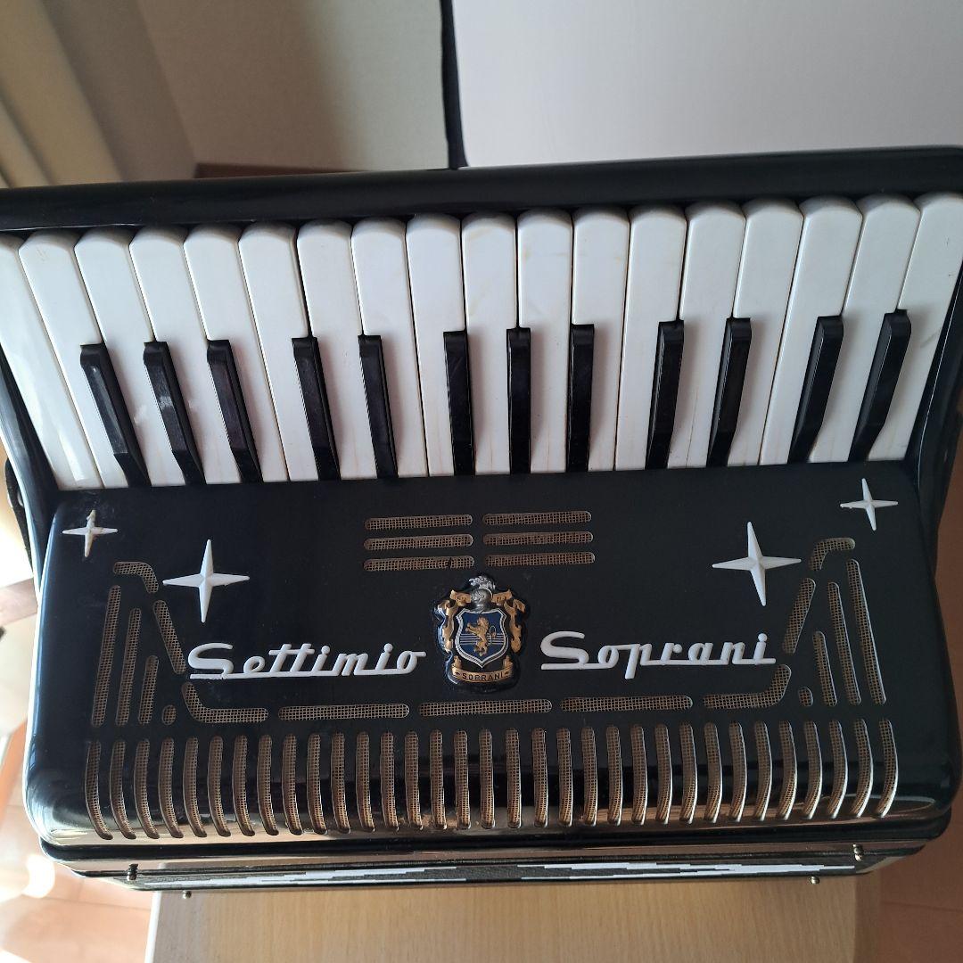 Settimo Soprani アコーディオン 黒と白