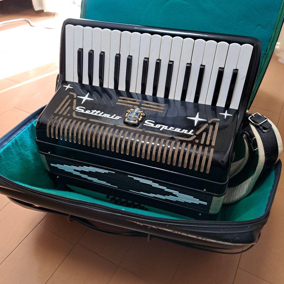 Settimo Soprani アコーディオン 黒と白