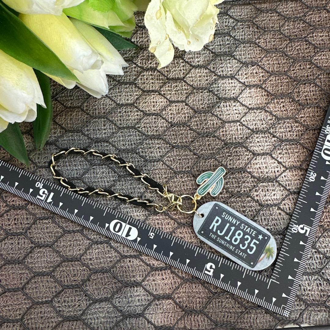 ハンドメイド✨大人可愛いナンバープレートチャーム
