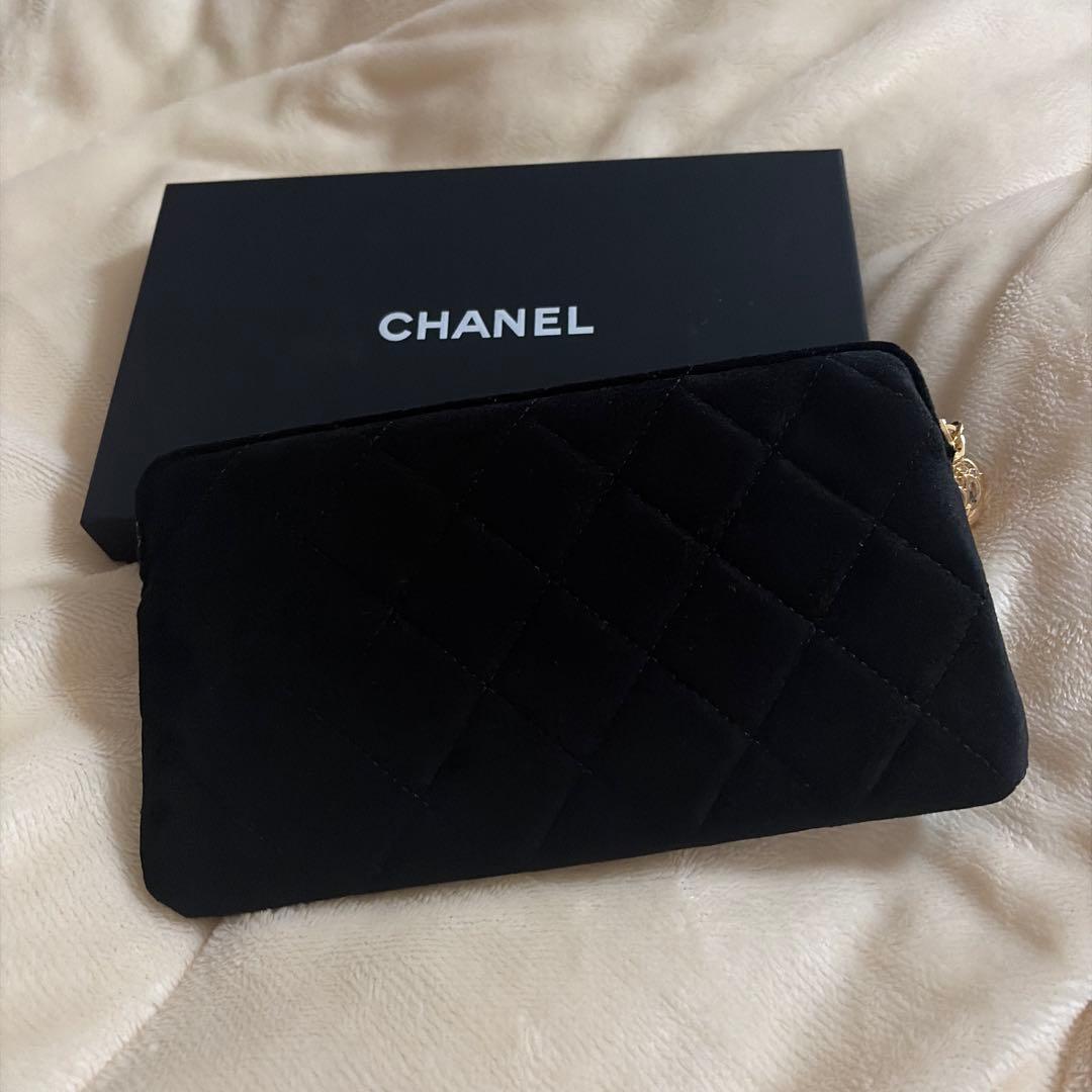 CHANEL ブラック ベルベットポーチ　クラッチ ノベルティ