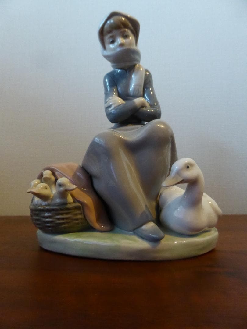 リアドロ　磁器製少女と動物フィギュア