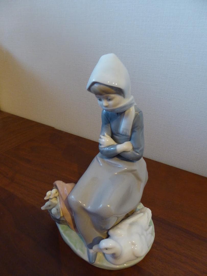 リアドロ　磁器製少女と動物フィギュア