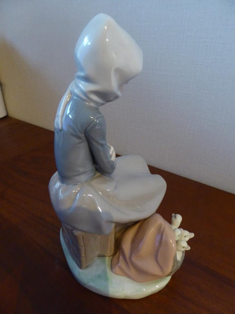 リアドロ　磁器製少女と動物フィギュア