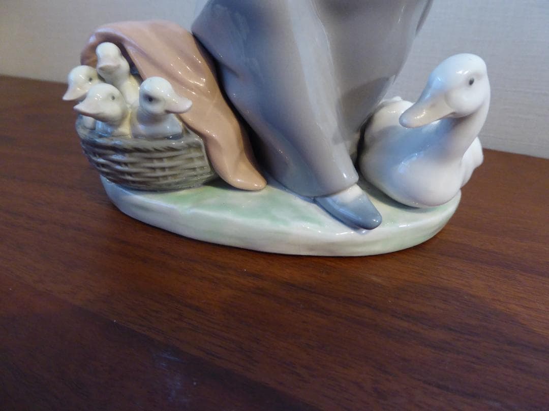 リアドロ　磁器製少女と動物フィギュア