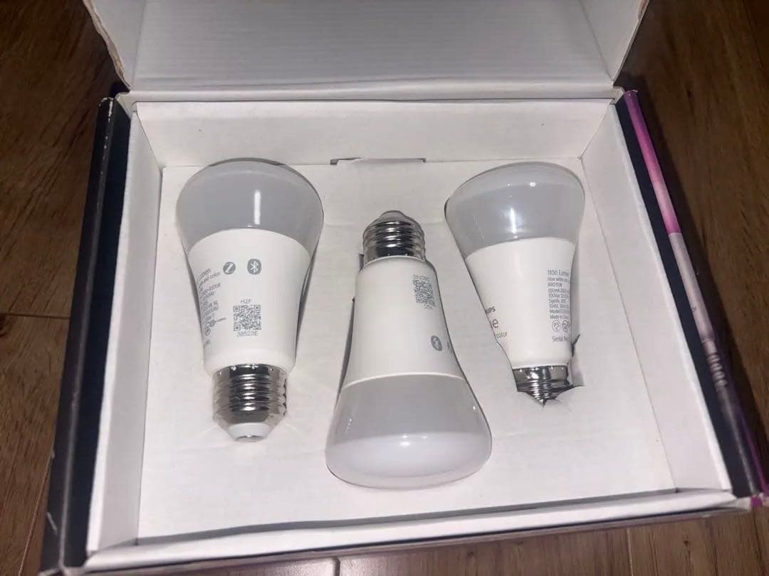 PHILIPS Hue スターターセット　フルカラーLED電球　ボタン付き