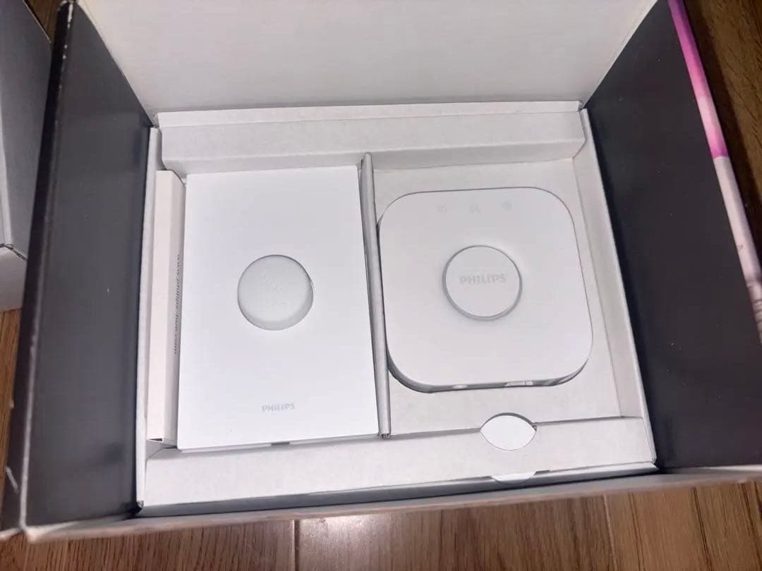 PHILIPS Hue スターターセット　フルカラーLED電球　ボタン付き