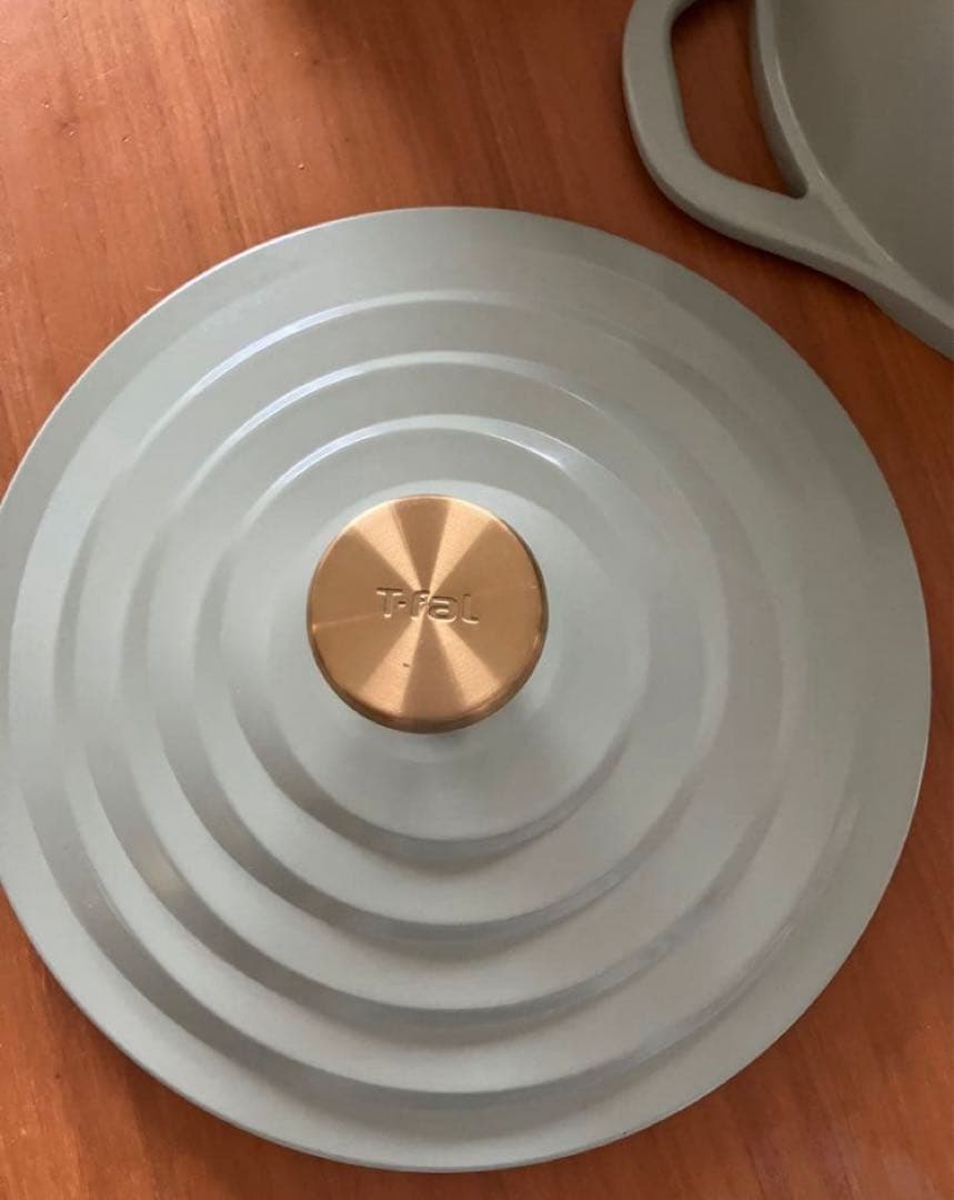 美品　ティファール キャストライン　エアココット　セージグリーン　24cm