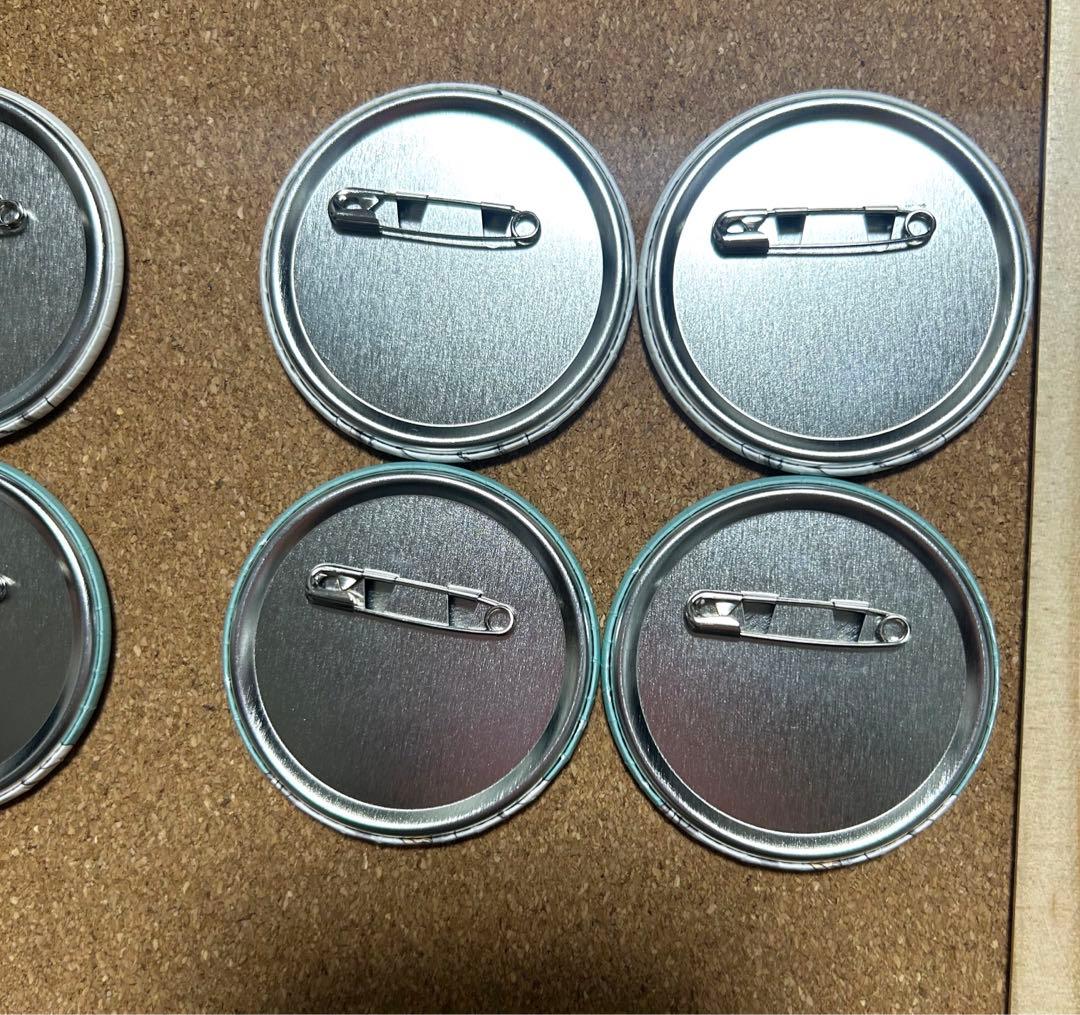 進撃の巨人　ホワイトコーデ　缶バッジ　リヴァイ　8点セット　陽菜