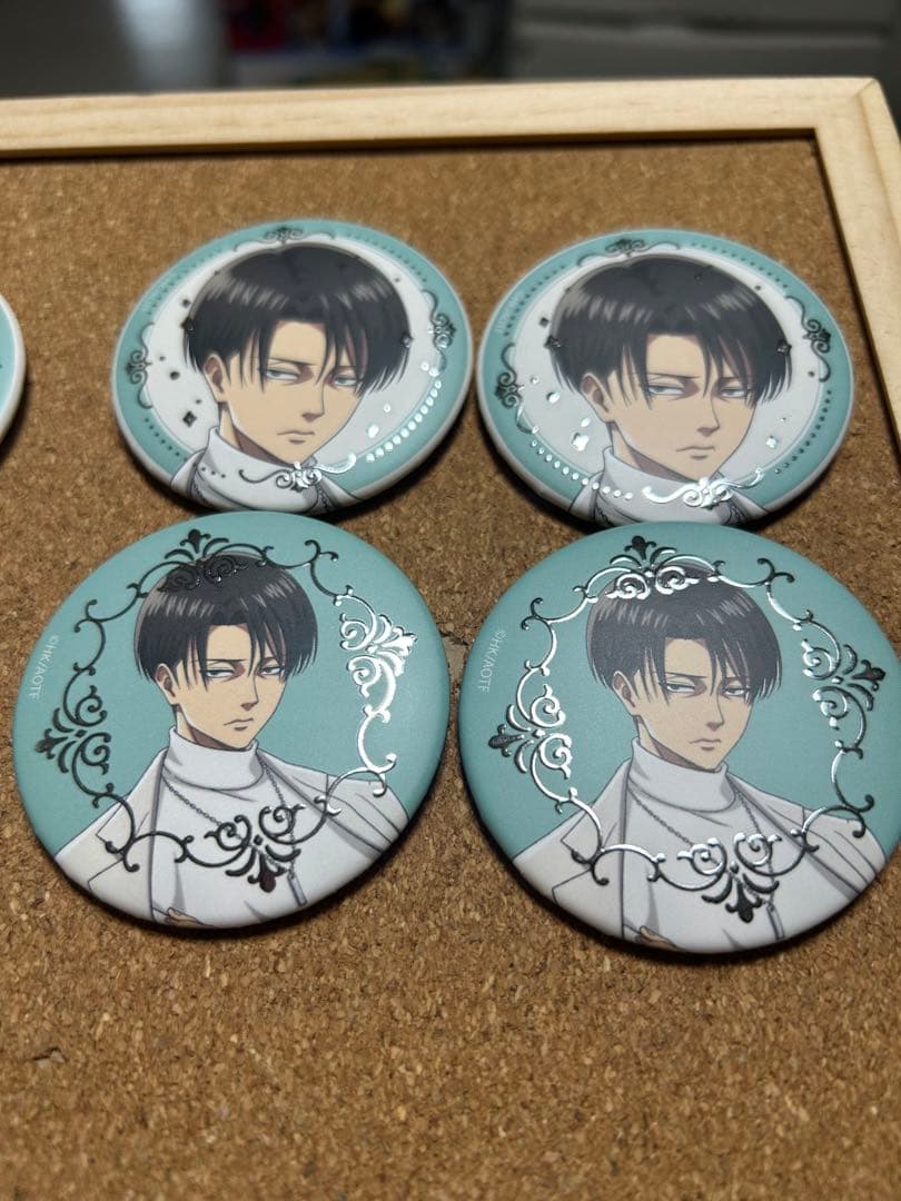 進撃の巨人　ホワイトコーデ　缶バッジ　リヴァイ　8点セット　陽菜