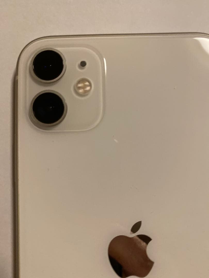iPhone11 64GB 白 docomo 電池75% SIMロック解除予定