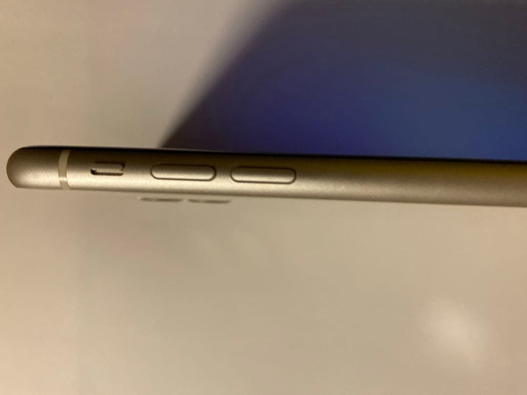 iPhone11 64GB 白 docomo 電池75% SIMロック解除予定