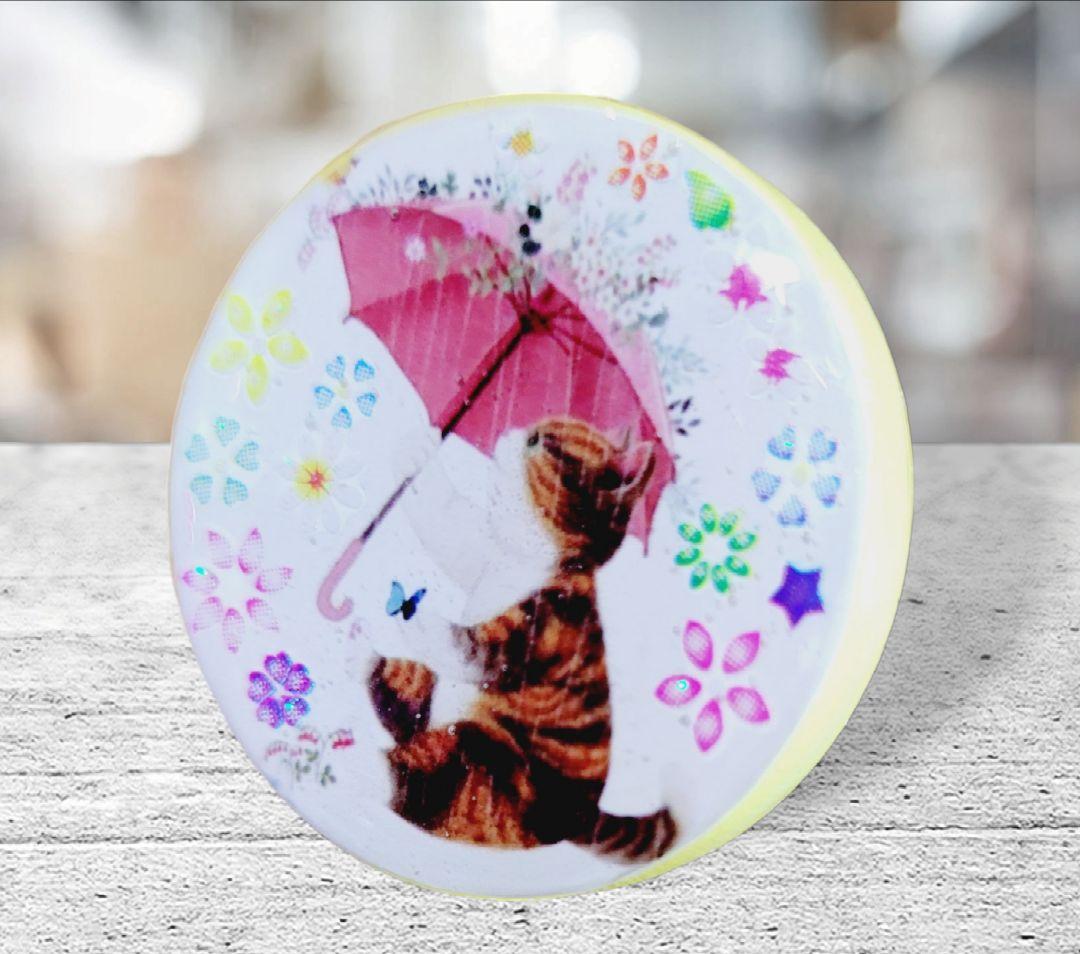 NO.605❤お花が舞ってるよ  猫❤レジンヘアゴム ブローチ