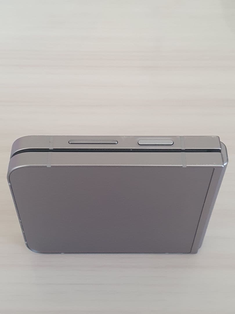 Samsung Galaxy Z Flip6 本体 シルバー