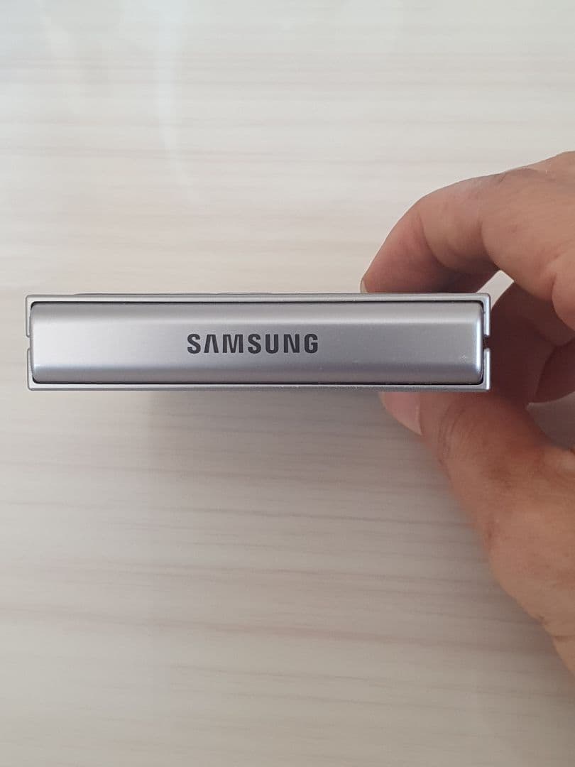 Samsung Galaxy Z Flip6 本体 シルバー