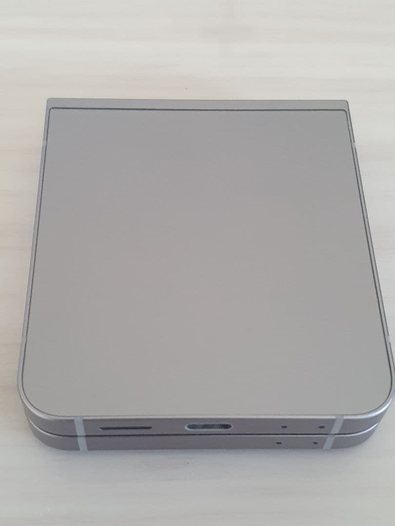 Samsung Galaxy Z Flip6 本体 シルバー