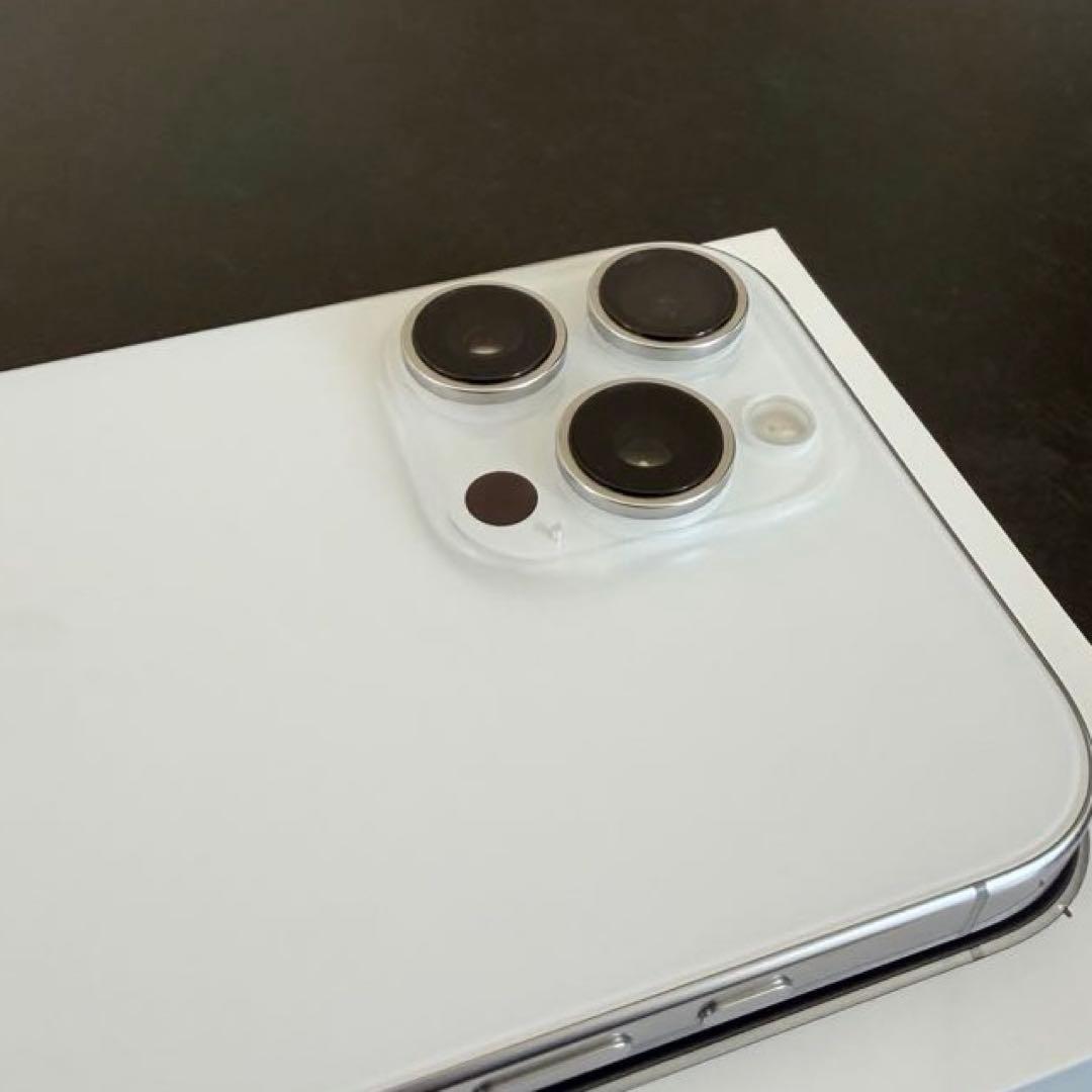 iPhone 16 Pro Max 256GB SIMフリー ホワイトチタニウム