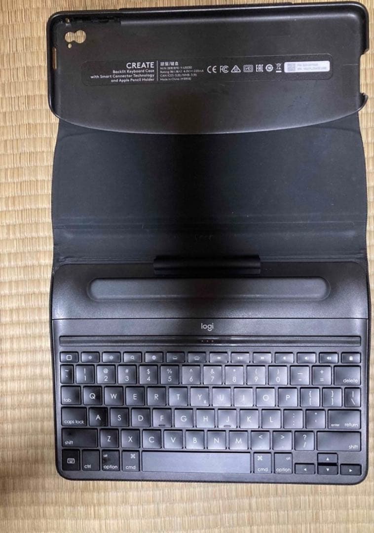 iPad Pro 128GB SIMフリーキーボードケース