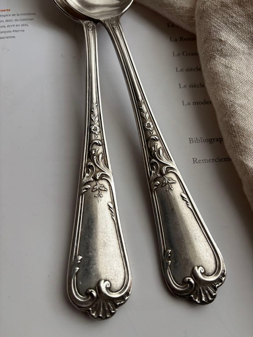 フランスアンティーク　装飾スプーン 2本セット