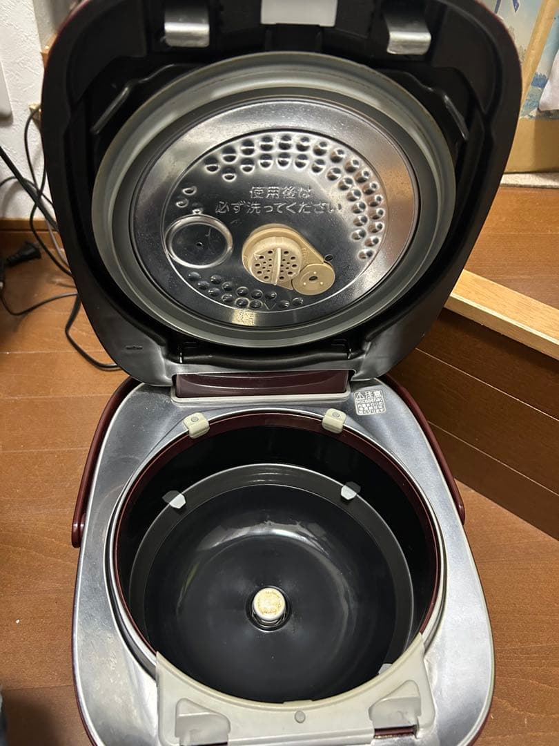 ズ*ン様 本日までの出品　TOSHIBA RC-10E6VS 炊飯器