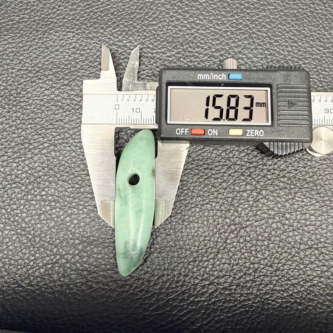 縄文、弥生、硬玉大珠、出土品 、透明度ある宝石質ろうかんヒスイ硬玉翡翠 大珠 H