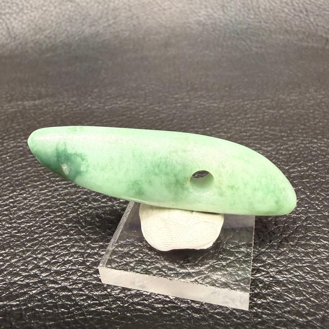 縄文、弥生、硬玉大珠、出土品 、透明度ある宝石質ろうかんヒスイ硬玉翡翠 大珠 H