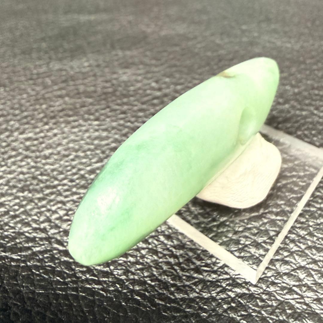 縄文、弥生、硬玉大珠、出土品 、透明度ある宝石質ろうかんヒスイ硬玉翡翠 大珠 H