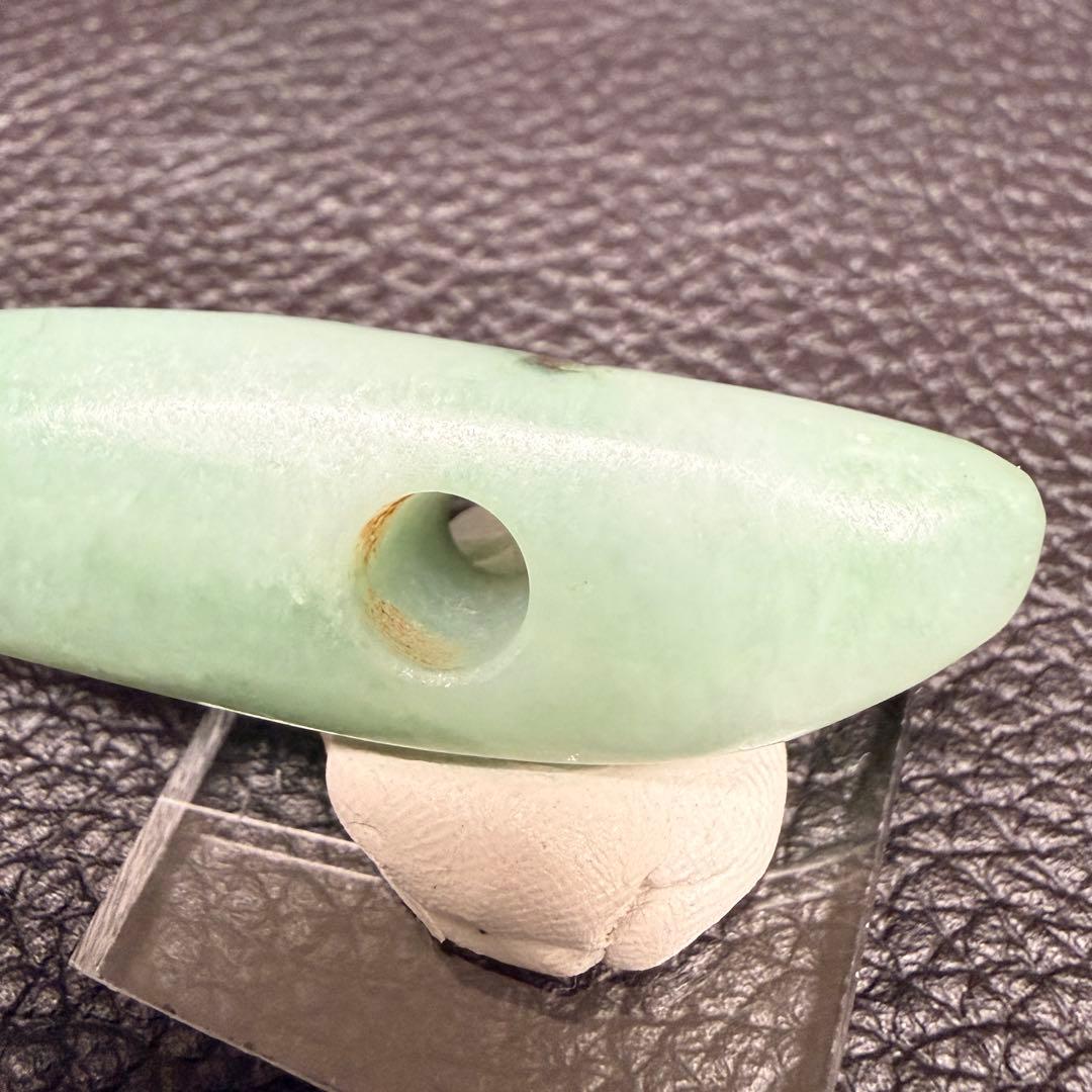 縄文、弥生、硬玉大珠、出土品 、透明度ある宝石質ろうかんヒスイ硬玉翡翠 大珠 H