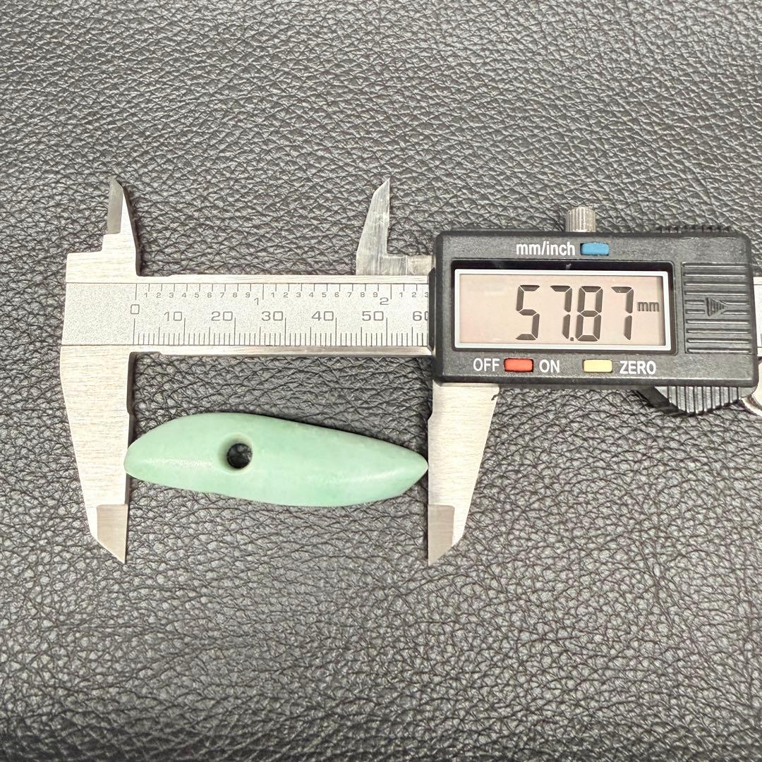 縄文、弥生、硬玉大珠、出土品 、透明度ある宝石質ろうかんヒスイ硬玉翡翠 大珠 H