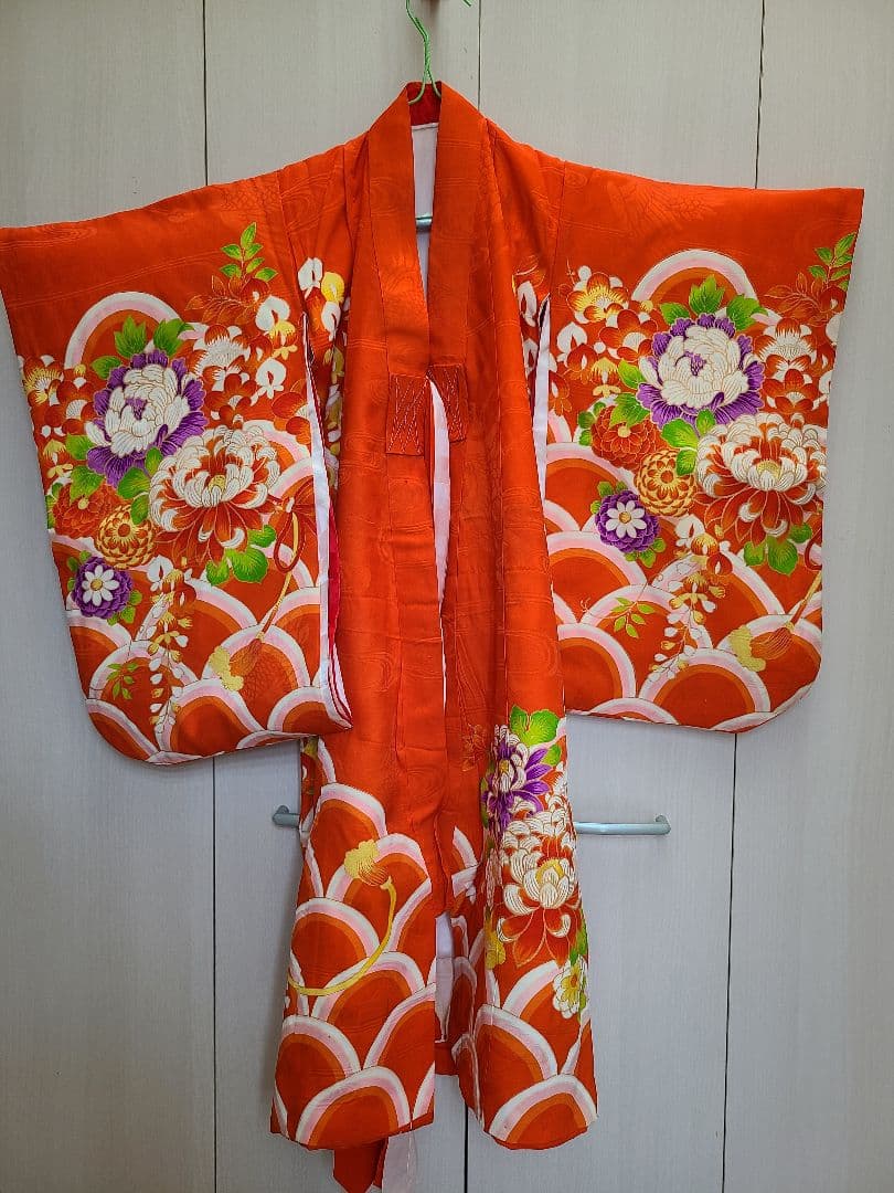 中古　アンティーク　七五三　着物　女の子　オレンジ　レトロ　菊模様　３歳　４歳