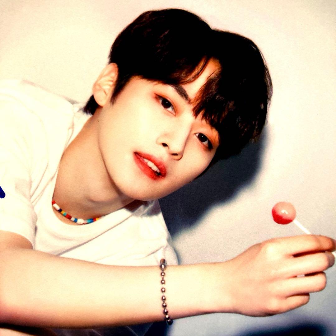 セール中…リノ直筆サイン入り2Lサイズ写真…ストレイキッズ…