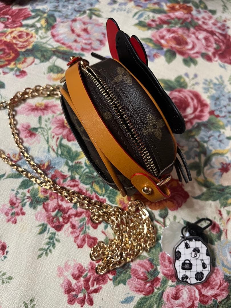 ネコ型 ケース ゴールドチェーン付き