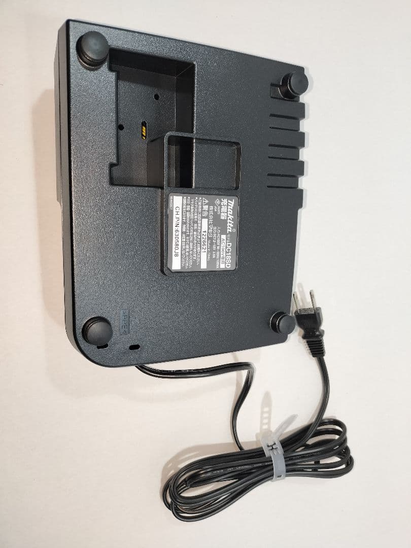 マキタ　掃除機　cl180fdshw　バッテリー充電器付き18v1.5ah