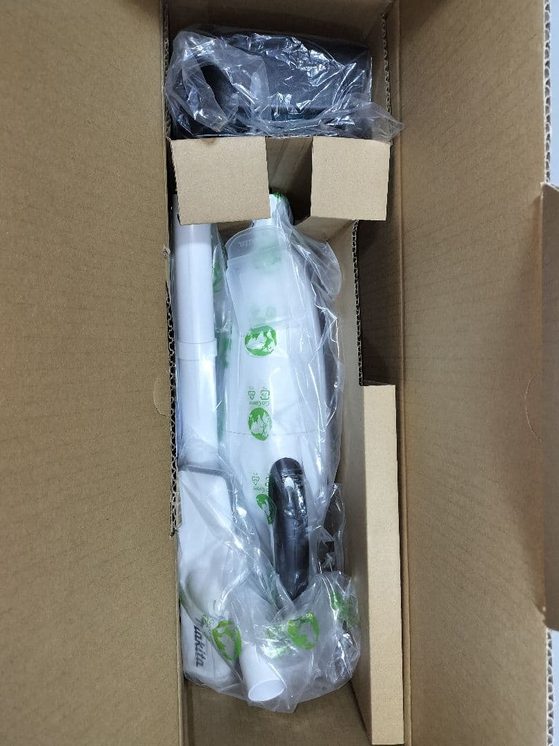 マキタ　掃除機　cl180fdshw　バッテリー充電器付き18v1.5ah