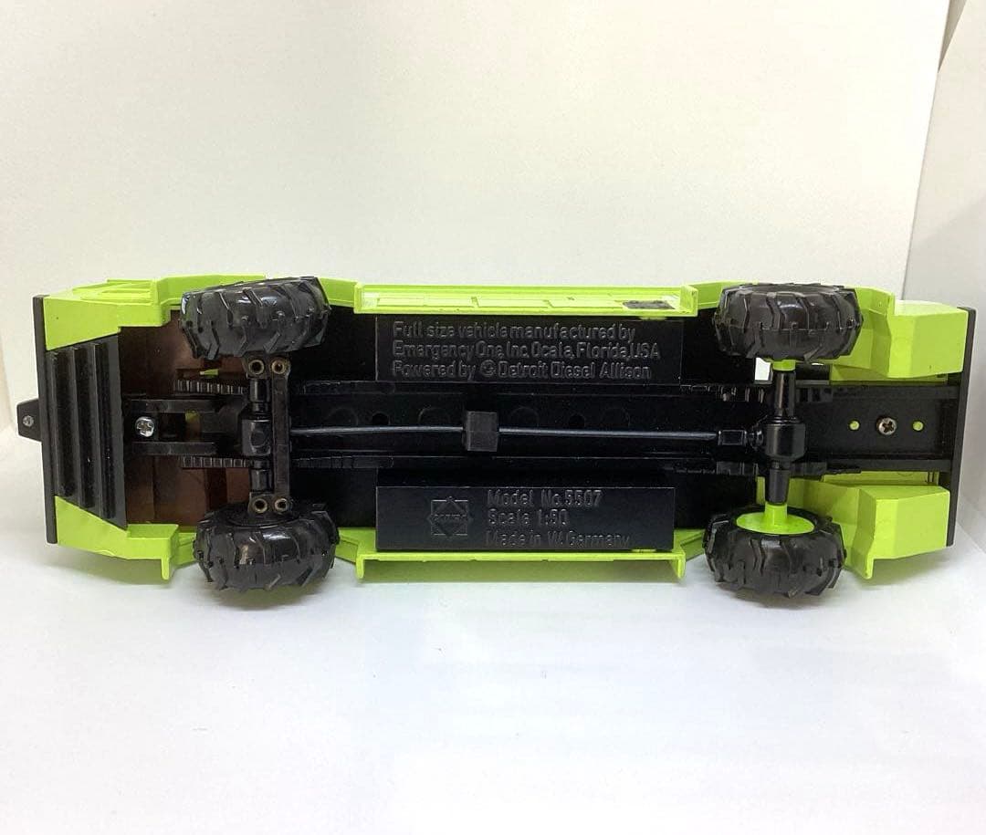 コンラート　空港用消防車ミニカー　エマージェンシーワン　1/50スケール