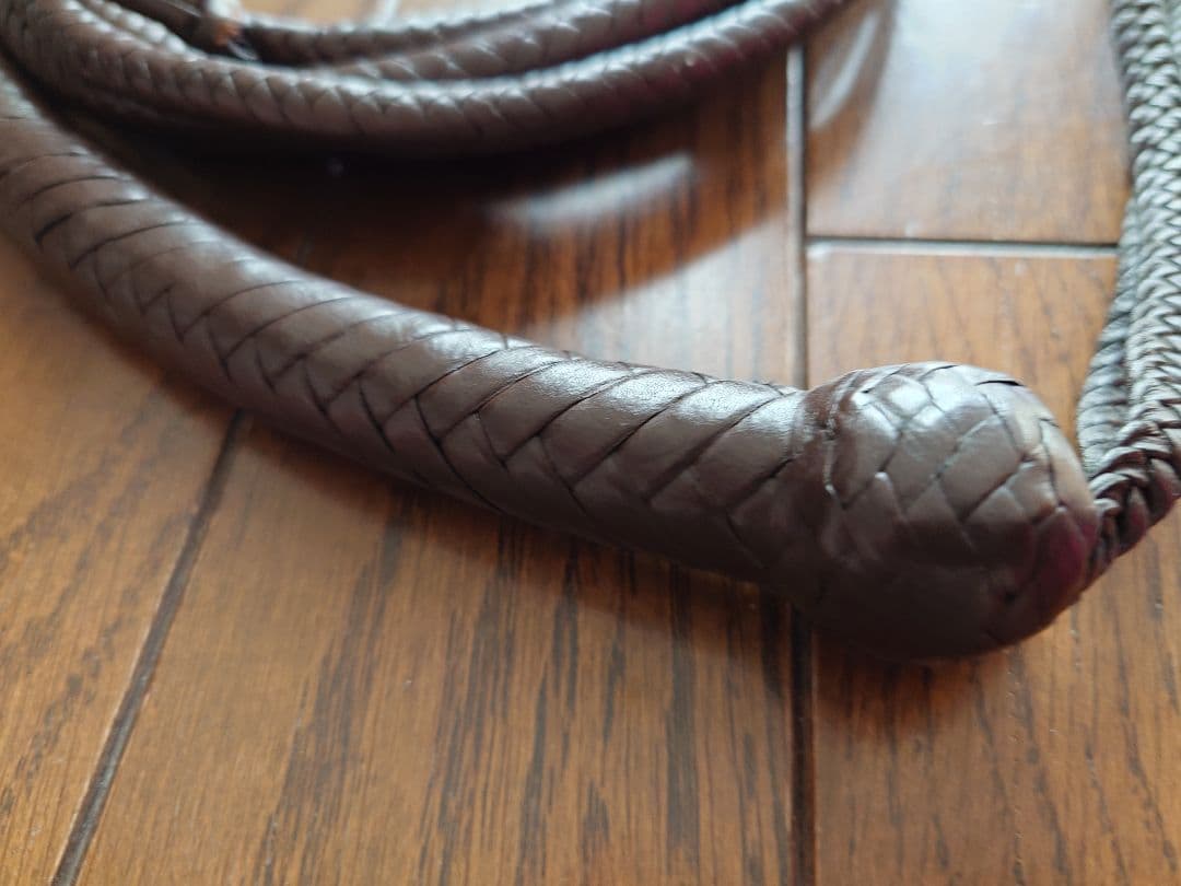 ☆*ね様 レザー製編み込み鞭 スネークウイップ　一本鞭