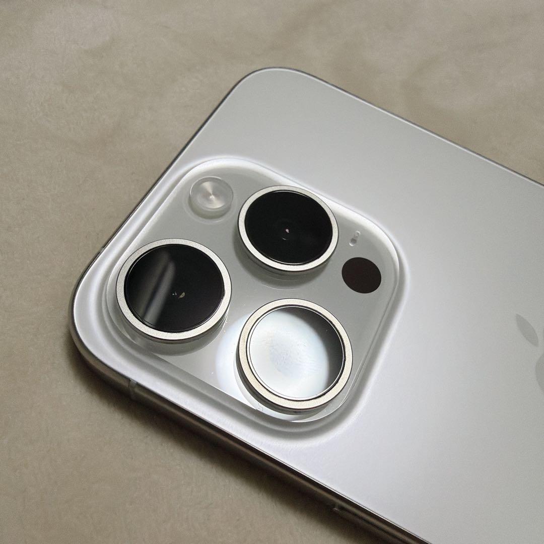 iPhone 15 Pro ホワイトチタニウム
