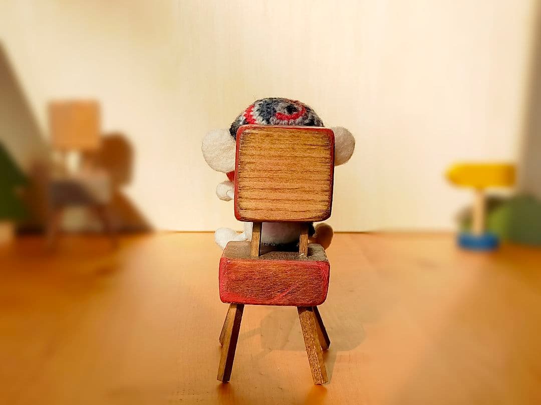 ✿羊毛フェルト✿ちっこいイスとおさるさん✿いちご✿赤✿