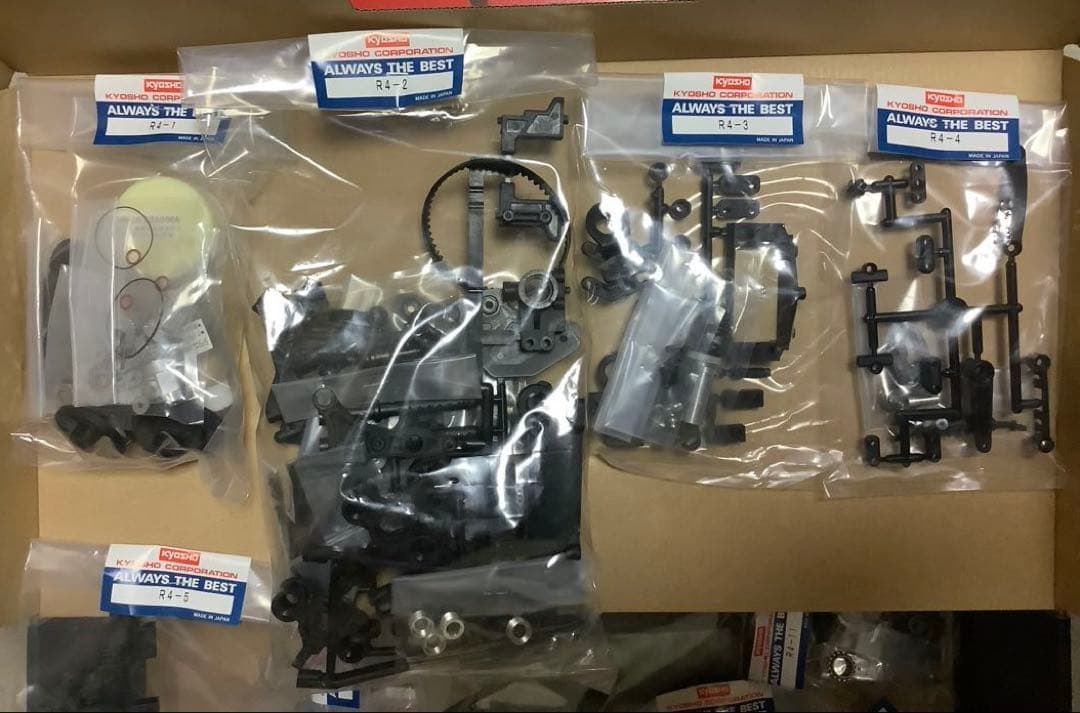 未組立て　京商　V-ONE R4 31265 KYOSHO