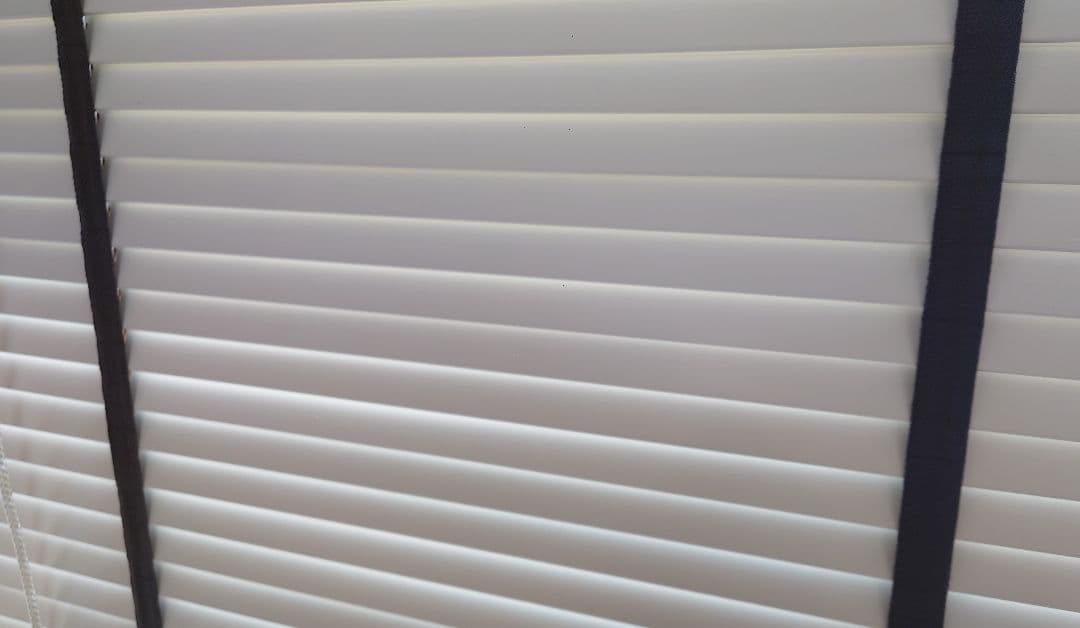 激安！美品！国内メーカー「ニチベイ」木製ブラインド　25ミリスラット