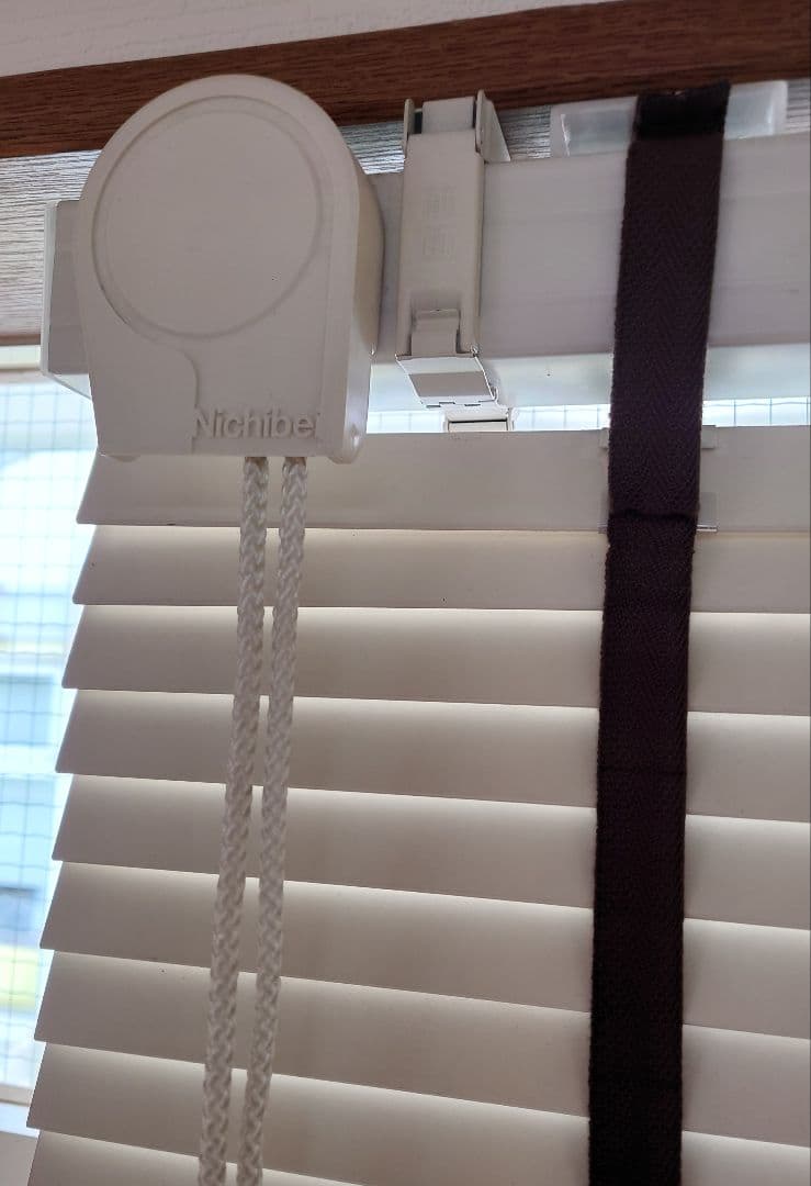 激安！美品！国内メーカー「ニチベイ」木製ブラインド　25ミリスラット