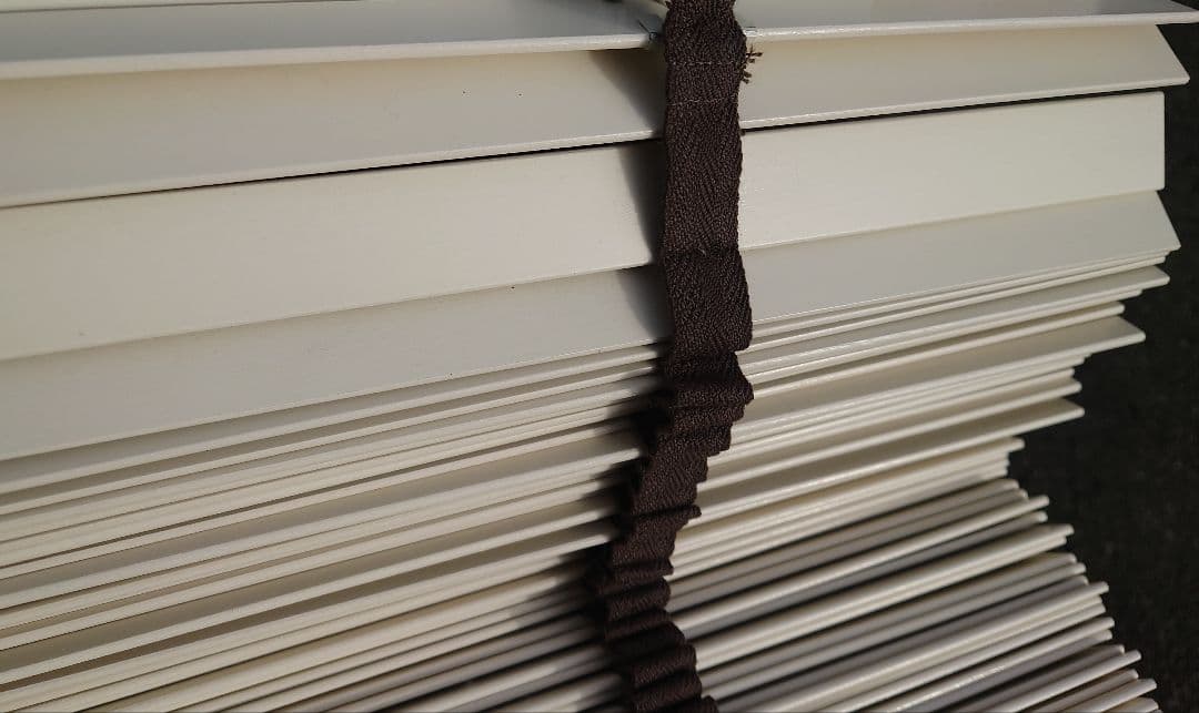 激安！美品！国内メーカー「ニチベイ」木製ブラインド　25ミリスラット