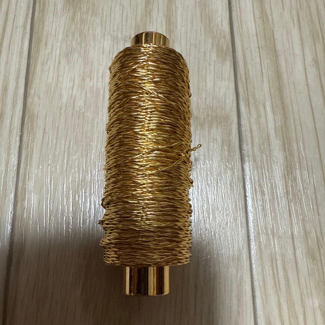 バレンシアガ　クチュール　糸型　招待状