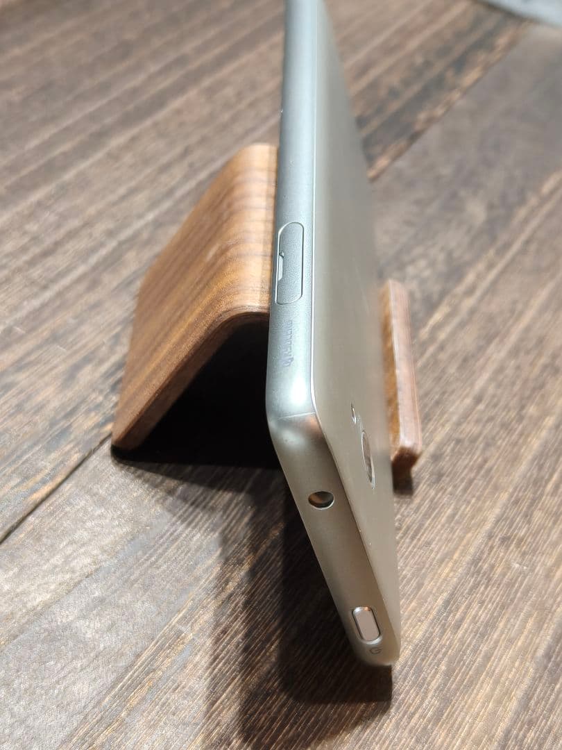 BASIO4 KYV47 SIMフリー スマホ