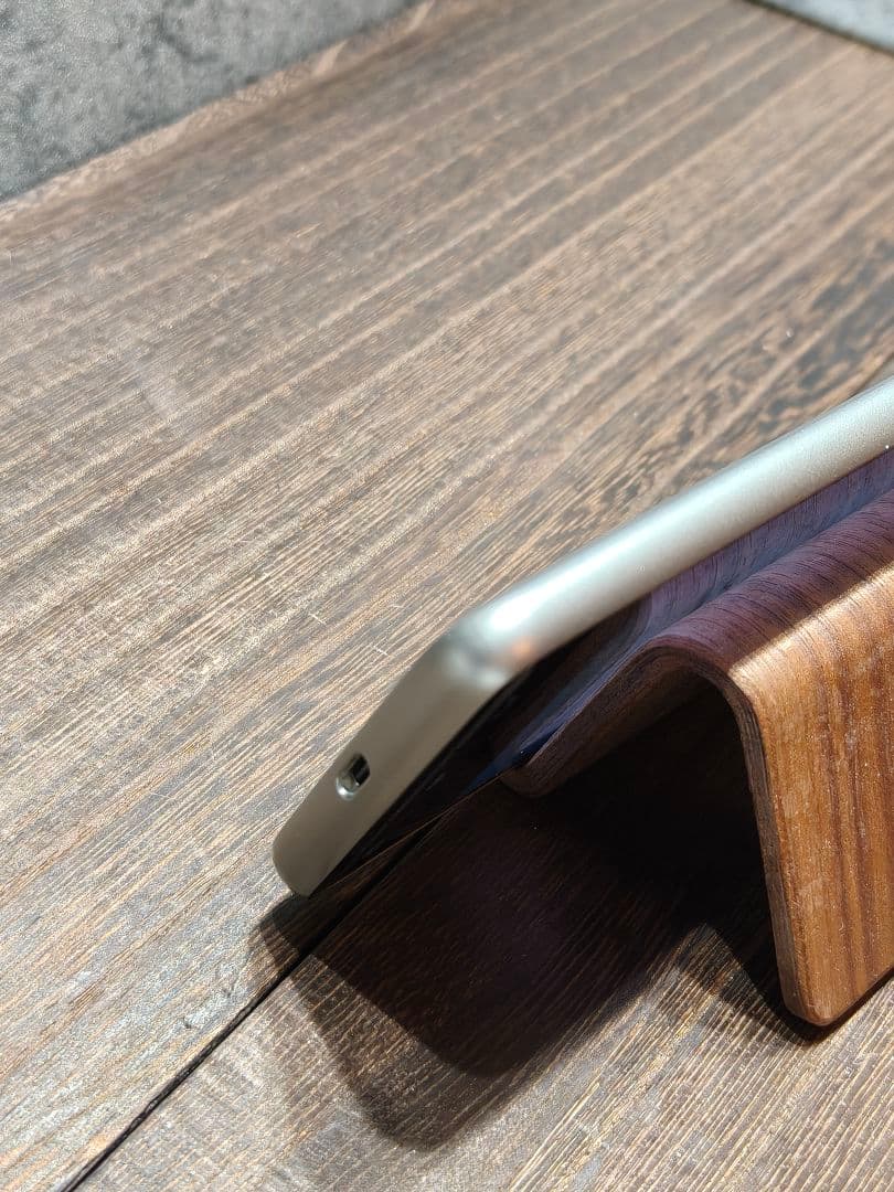 BASIO4 KYV47 SIMフリー スマホ