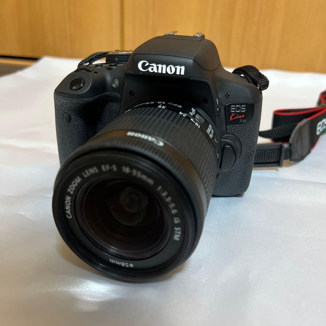Canon EOS Kiss X8i ダブルズーム 一眼レフカメラ　フルセット