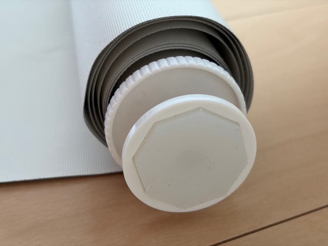 【新品未使用】TUISS 突っ張り式ロールスクリーン（防水・遮光）