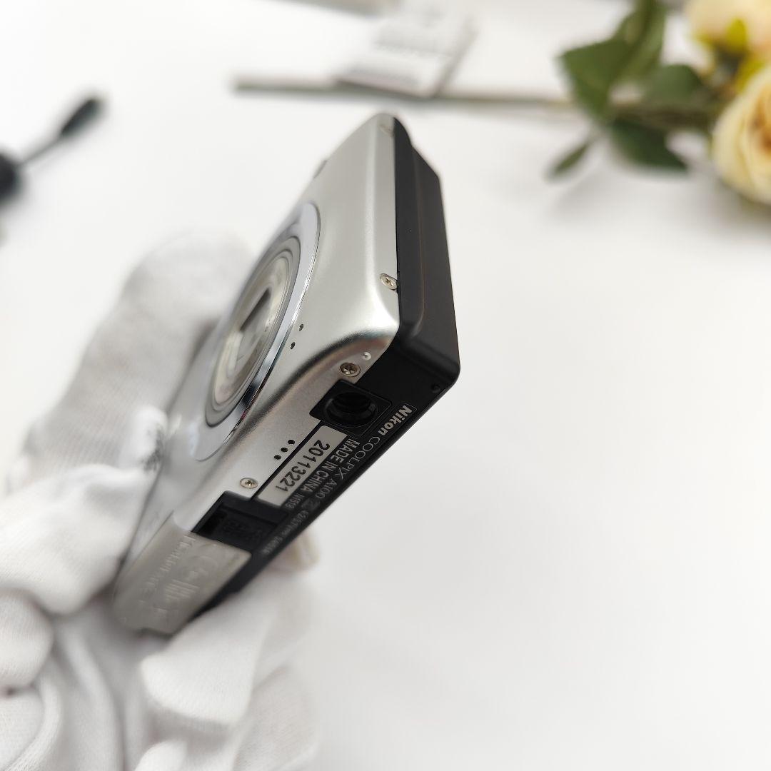 新品同様 Nikon COOLPIX A100 デジタルカメラ 光学5倍