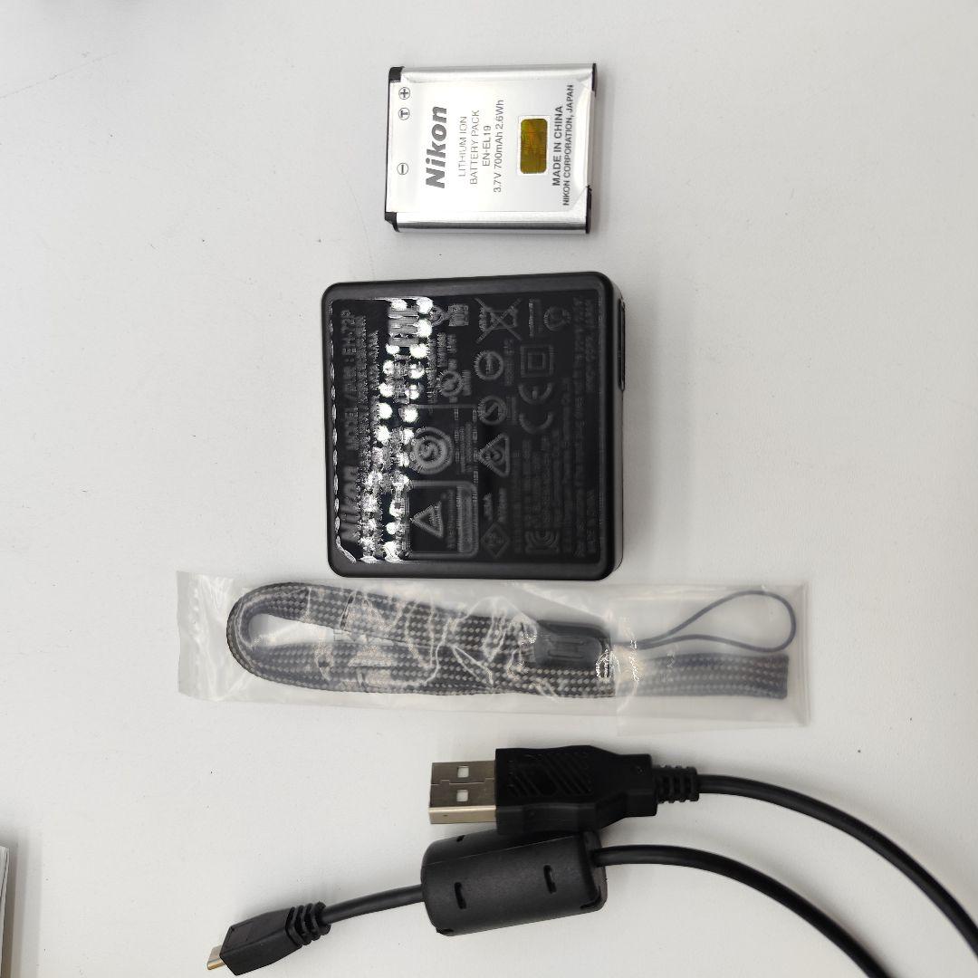 新品同様 Nikon COOLPIX A100 デジタルカメラ 光学5倍