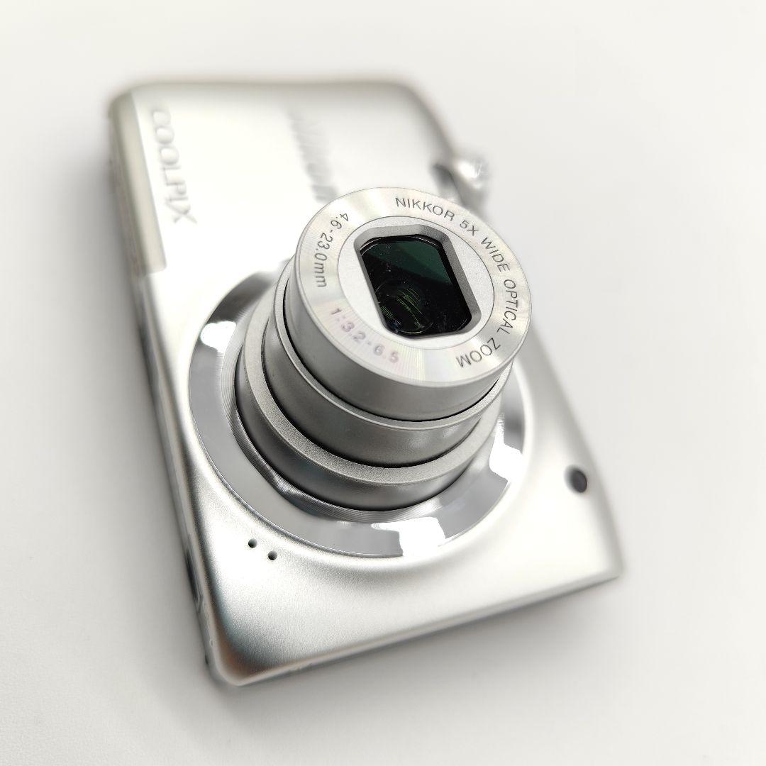 新品同様 Nikon COOLPIX A100 デジタルカメラ 光学5倍
